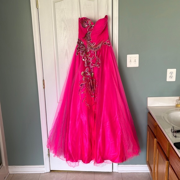 Size 6 fuchsia prom dress with colorful design - Picture 2 of 6